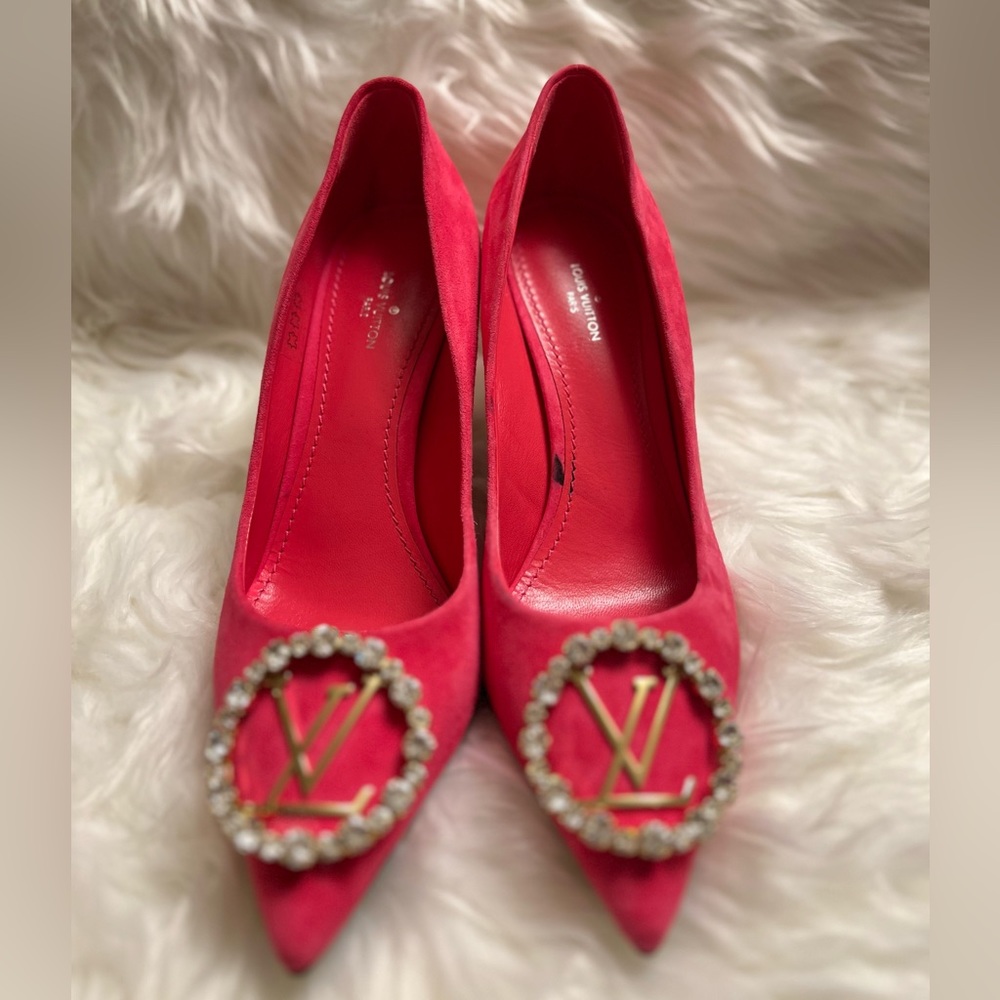 LOUIS VUITTON Pumps w/ rhinestones in Pink
